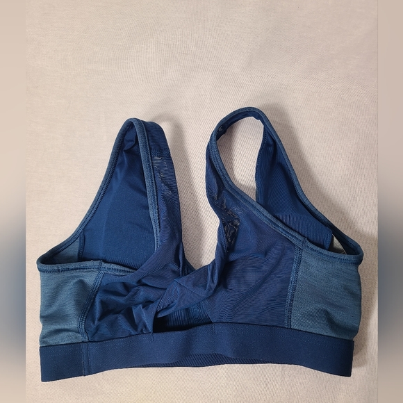 Nike Yoga light support twisted keyhole sports bra- Size small - Picture 2 of 3